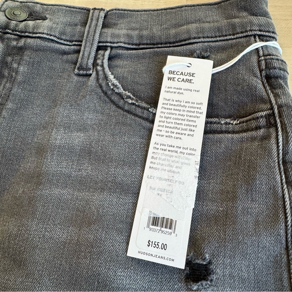 Hudson NWT Kass High Rise Boyfriend Short Black Denim Distressing Unfinished - Picture 2 of 5